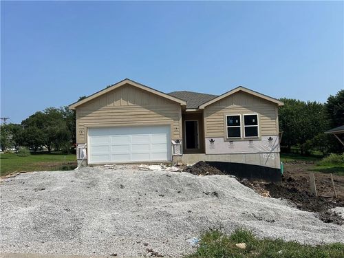 1203 Matthes Ln, Pleasant Hill, MO, 64080-1140 | Card Image