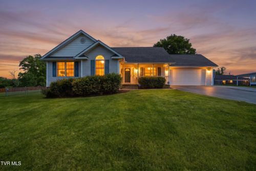 579 4th Ave, Jonesborough, TN, 37659-5613 | Card Image