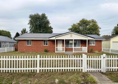 404 N Gretchen St, Walton, IN, 46994-9302 | Card Image