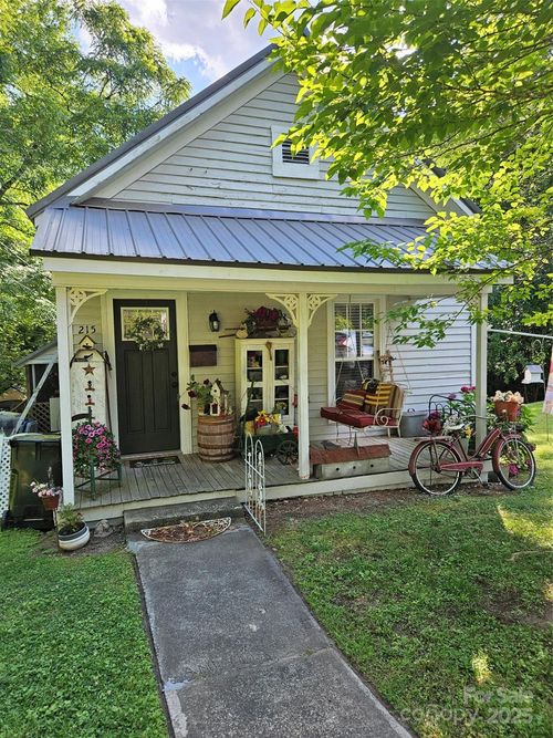 215 9th St, Spencer, NC, 28159-2006 | Card Image