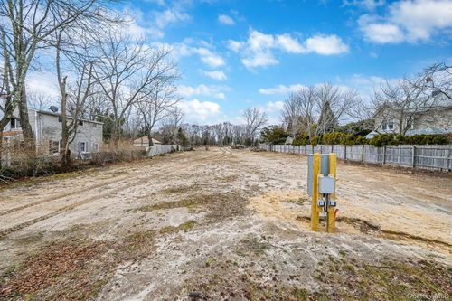 92 Oakwood Ave, Bayport, NY, 11705-1745 | Card Image