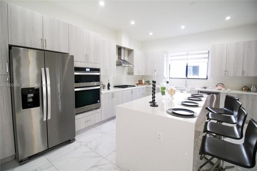 4335 Nw 81st Ave, Doral, FL, 33166-5802 | Card Image