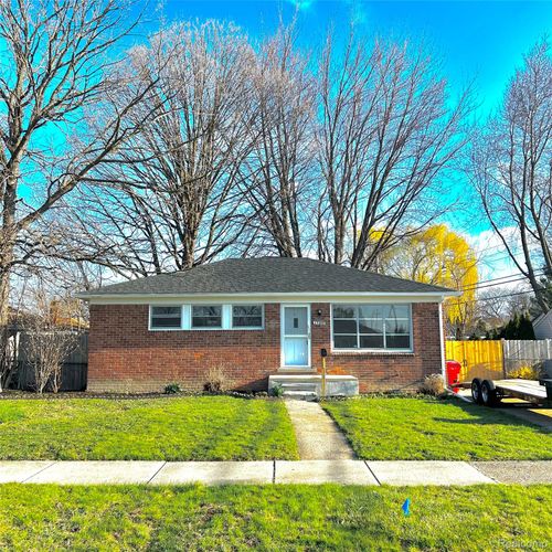 17225 Bell Ave, Eastpointe, MI, 48021-1232 | Card Image