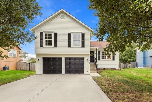 718 Shiloh Dr, Raymore, MO, 64083-8487 | Card Image