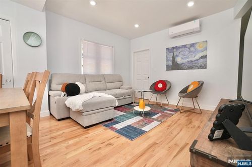 189 Summit Cross, Rutherford, NJ, 07070-2513 | Card Image