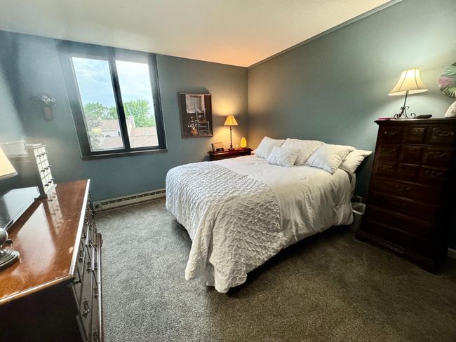Bedroom perfect for a Queen Bed | Image 5