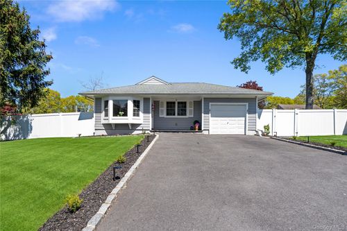 63 Orchard St, Manorville, NY, 11949-3014 | Card Image