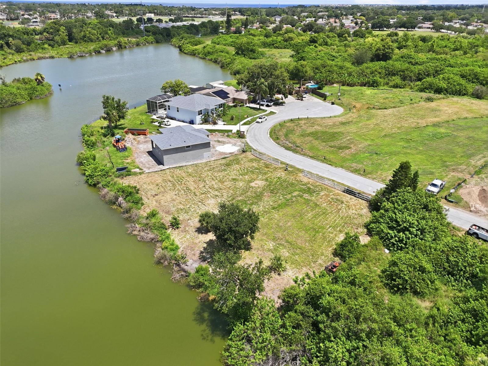 Land in HOLIDAY 5