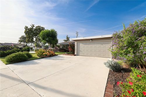 1935 9th, La Verne, CA, 91750 | Card Image