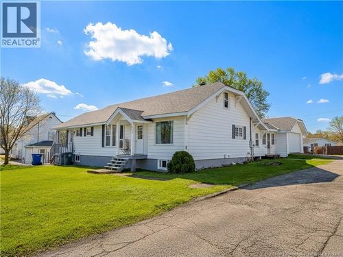 {{alt}} | Card Image