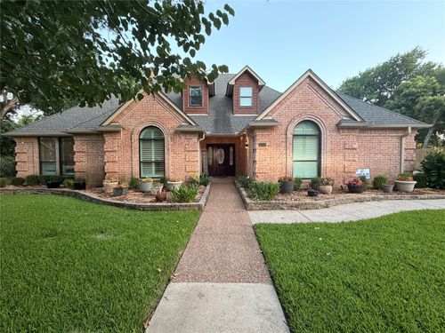 1125 Shady River Ct S, Benbrook, TX, 76126-2914 | Card Image