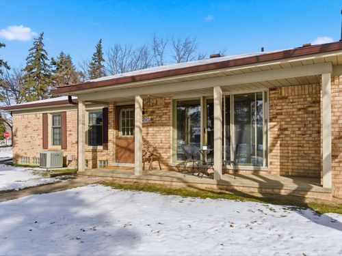 14925 Hartford Ct, Shelby Township, MI, 48315-4423 | Card Image