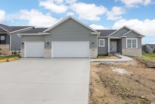 1442 Cardinal Dr, Fairfax, IA, 52228-9659 | Card Image