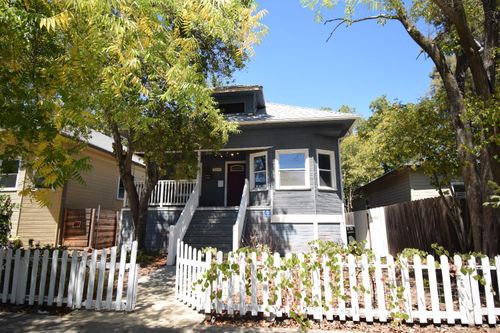 3225 3rd Ave, Sacramento, CA, 95817-2714 | Card Image