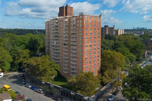 12i-3410 De Reimer Avenue, New York, NY, 10475 | Card Image