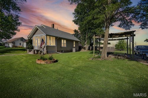906 N Main St, White Hall, IL, 62092-1184 | Card Image