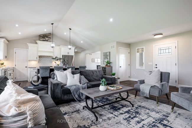 485201 30 Sideroad, House other with 5 bedrooms, 3 bathrooms and 14 parking in Amaranth ON | Image 9