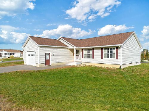 18 Hunter Drive, Hermon, ME, 04401 | Card Image