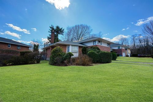 5 Hollow Ct, Westbury, NY, 11590-2714 | Card Image