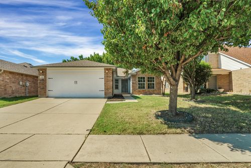 532 Lead Creek Dr, Fort Worth, TX, 76131-3960 | Card Image
