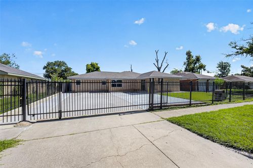 7950 Longridge Dr, Houston, TX, 77055-1511 | Card Image