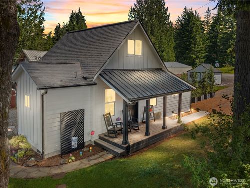 698 6th Ave W, Tenino, WA, 98589-8768 | Card Image