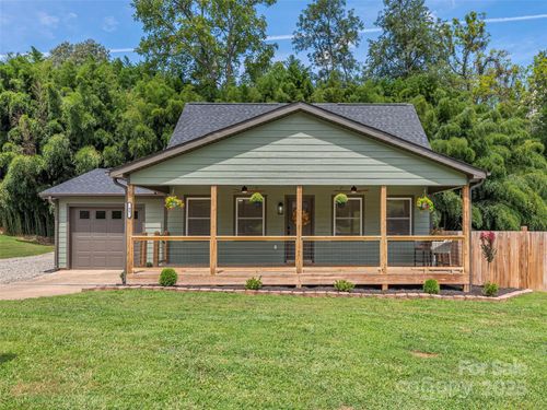 93 Cresthaven Dr, Clyde, NC, 28721-9759 | Card Image