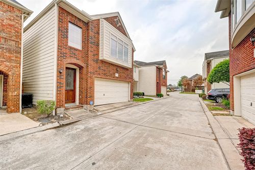 1772 Aden Dr, Houston, TX, 77003-5300 | Card Image