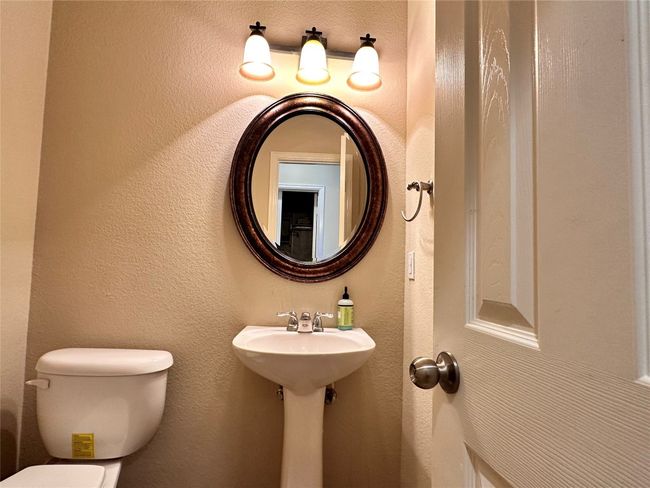 Half Bathroom | Image 19