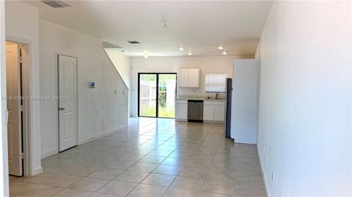 322 Ne 1st Dr, Florida City, FL, 33034-2274 | Card Image