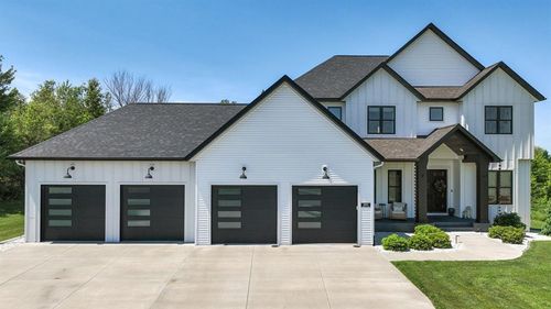 S8908 Chestnut Rd, Eau Claire, WI, 54701-1102 | Card Image