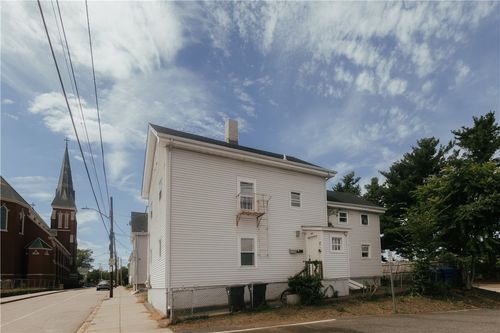 47 Grace St, Pawtucket, RI, 02860-3807 | Card Image