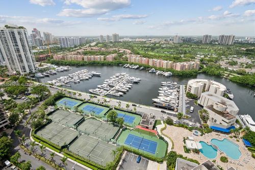 phc-19707 Turnberry Way, Aventura, FL, 33180-2566 | Card Image