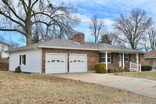 801 Overbrook Dr, Macon, MO, 63552-1876 | Card Image