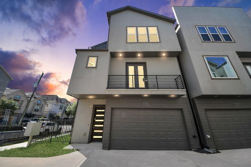 5720 Petty St, Houston, TX, 77007-1843 | Card Image
