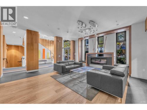 307-733 W 14th St, North Vancouver, BC, V7M0C6 | Card Image