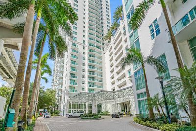 1802 - 31 Se 5th St, Condo with 2 bedrooms, 2 bathrooms and null parking in Miami FL | Image 1