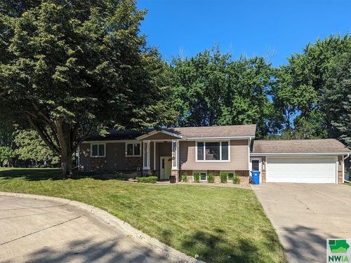 431 12th Ave Circle Ne, Sioux Center, IA, 51250 | Card Image