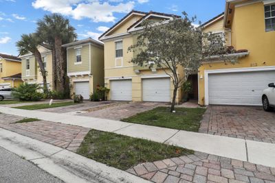 815 Pipers Cay Drive, Condo with 3 bedrooms, 2 bathrooms and null parking in West Palm Beach FL | Image 3