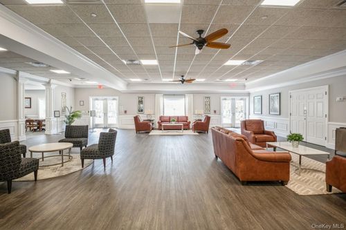 434 Autumn Dr, East Meadow, NY, 11554-2272 | Card Image