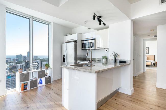 APT-4012 - 185 Sw 7 Th St, Condo with 2 bedrooms, 3 bathrooms and null parking in Miami FL | Image 4
