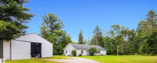 1862 W 16 Rd, Mesick, MI, 49668-9571 | Card Image