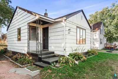 221 Lovely Ave, House other with 3 bedrooms, 1 bathrooms and null parking in Baltic SD | Image 2