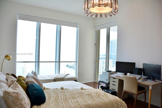 APT-4505 - 848 Brickell Key Dr, Condo with 3 bedrooms, 4 bathrooms and null parking in Miami FL | Image 35