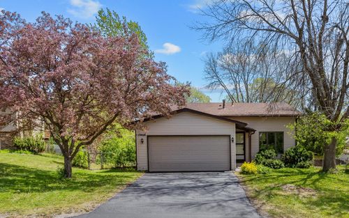 17468 Rustic Hills Dr, Eden Prairie, MN, 55346-1221 | Card Image