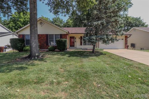 1076 Shallowbrook Dr, Saint Peters, MO, 63376-5120 | Card Image