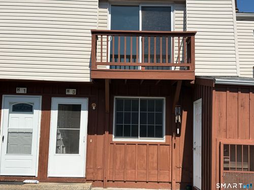 h3-330 Short Beach Rd, East Haven, CT, 06512-3547 | Card Image