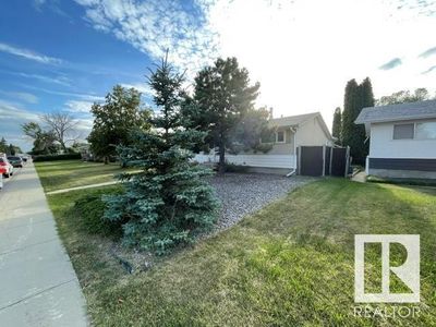 8920 162 St Nw, House other with 4 bedrooms, 2 bathrooms and 4 parking in Edmonton AB | Image 2