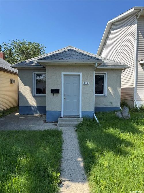 719 Av N S, Saskatoon, SK, S7M2P1 | Card Image
