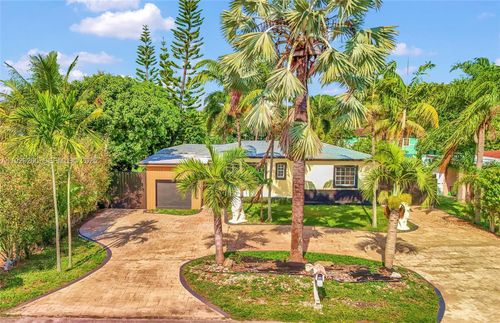 261 Nw 144th St, Miami, FL, 33168-4141 | Card Image